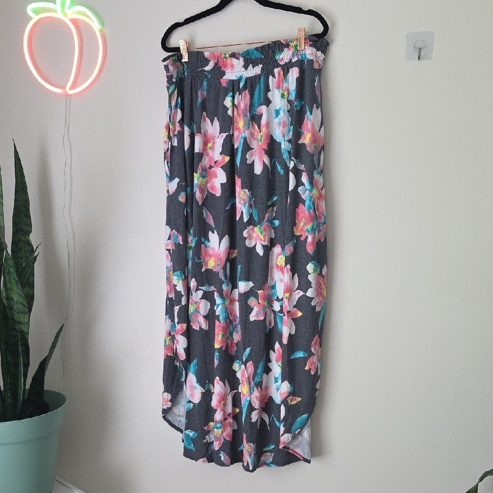 Sweet Lovely 1X Gray Floral Skirt